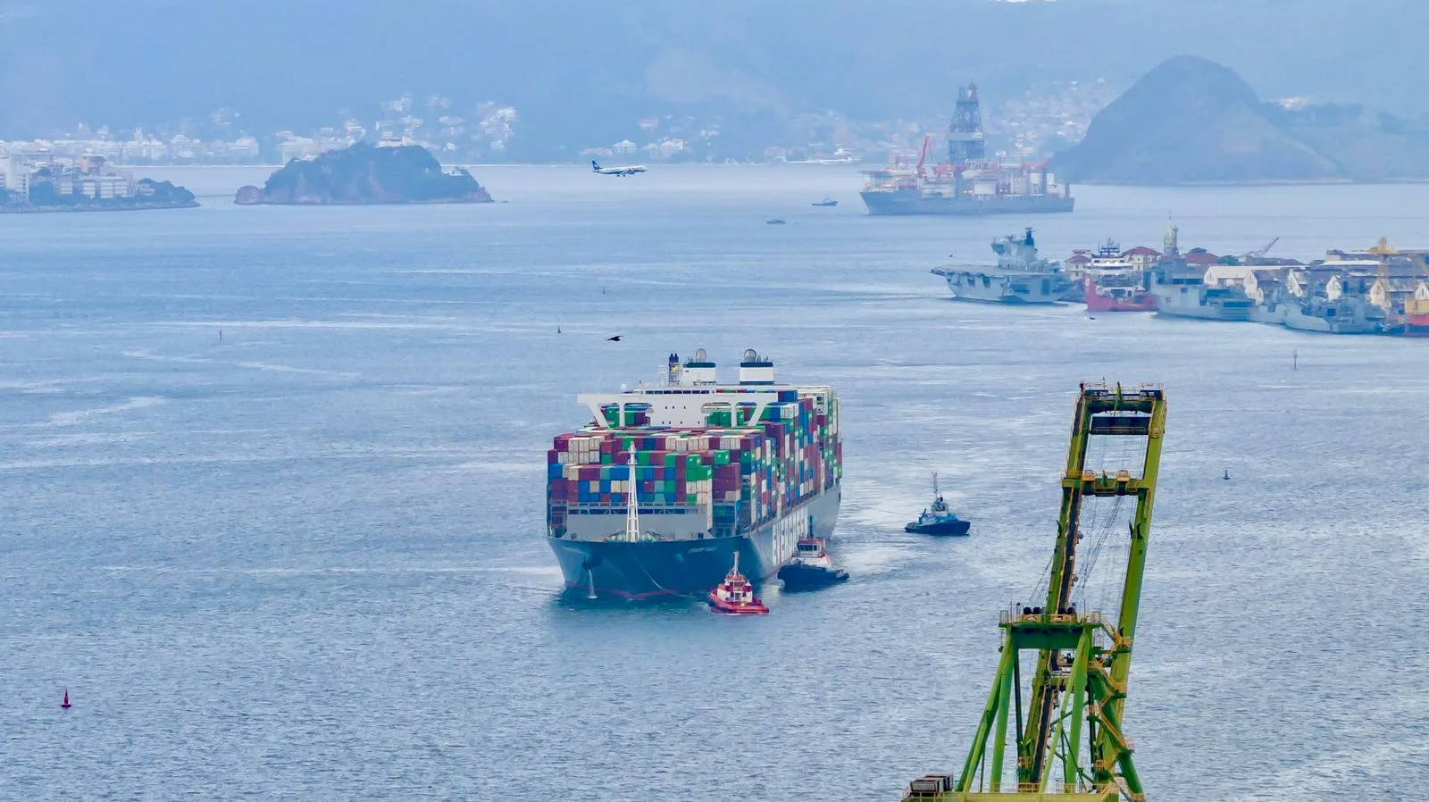 Fotos de manobra e atracação terminais de contêineres Porto do Rio | Foto: Nobrudrone