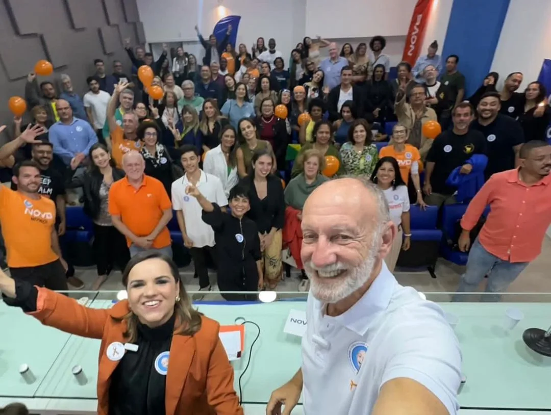 Renata Esteves e João Gomes em evento do Partido NOVO em Niterói. Divulgação.