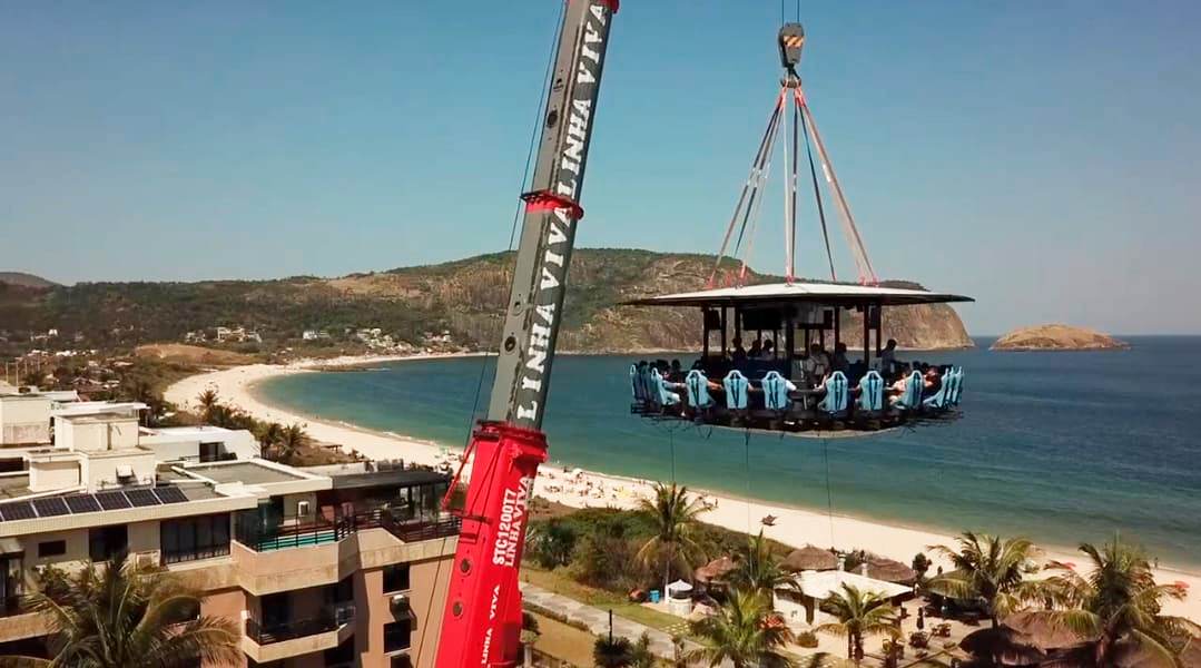 Imagem de drone mostra o momento da inauguração. 