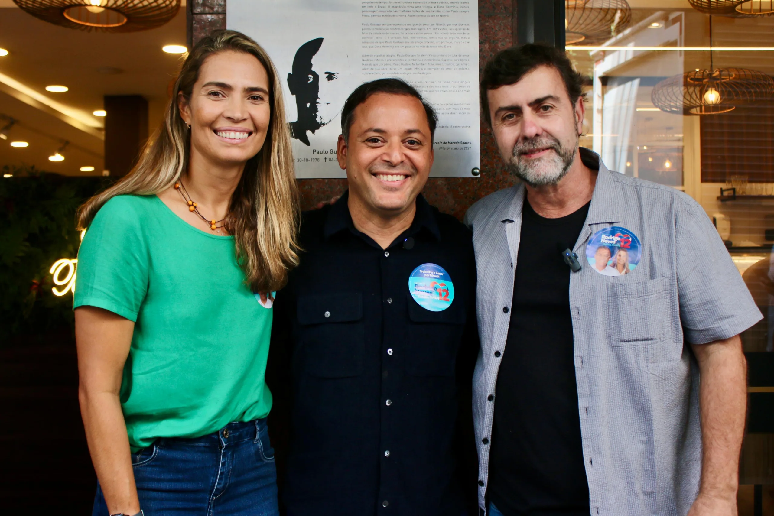 A candidata a vice-prefeita, Isabel Swan, o candidato Rodrigo Neves e Marcelo Freixo. Foto: Divulgação