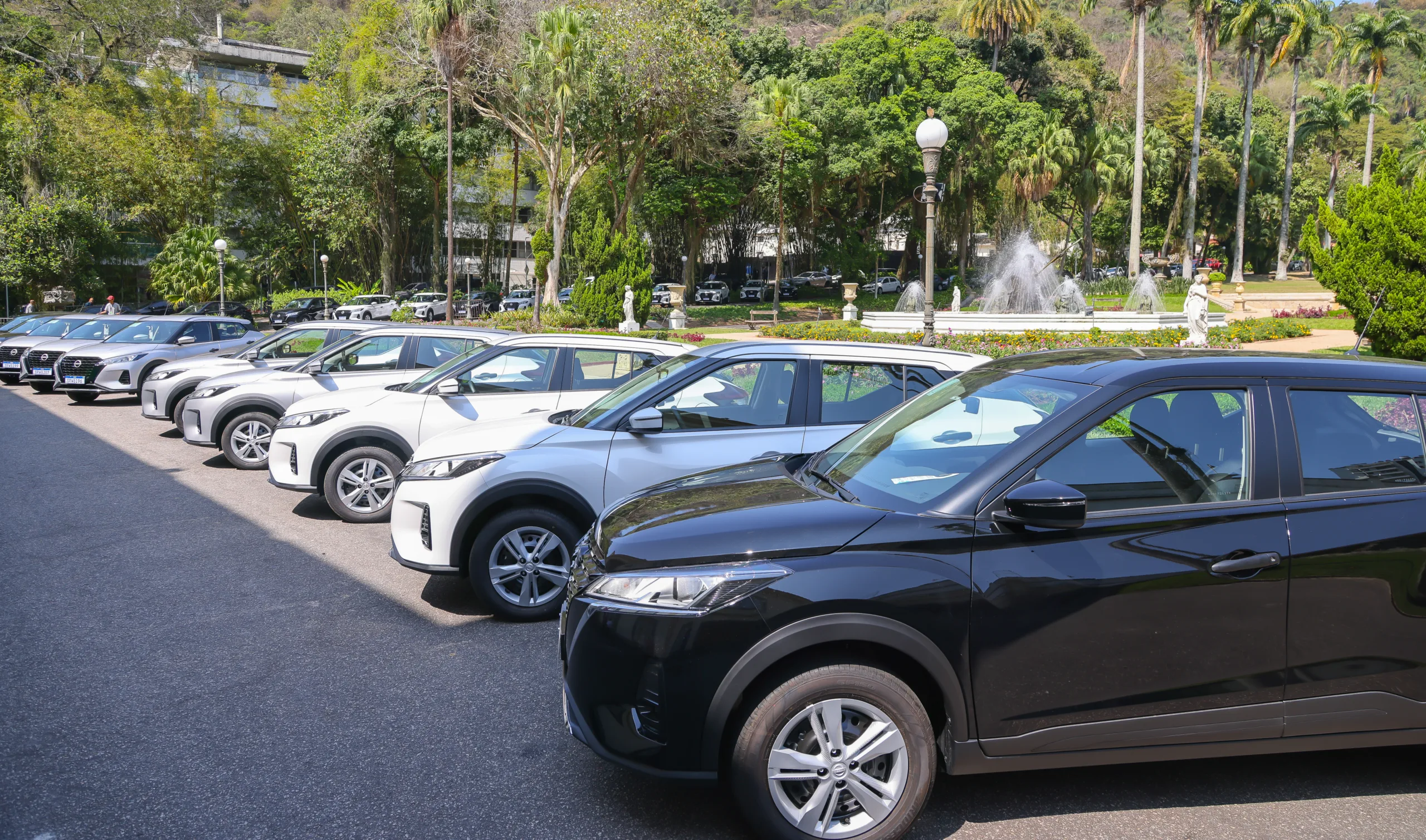 Foto divulgada pelo Governo do Estado da entrega dos 38 Nissan Kicks da Inteligência da PM. Foto: Governo do Estado