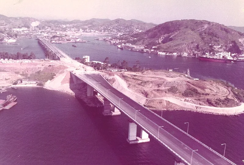 Construção da Ponte Rio-Niterói em alto mar | Foto: Acervo DNIT