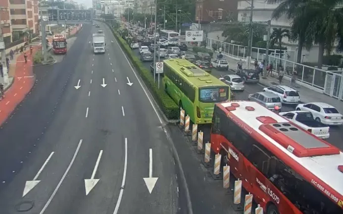 Trânsito complicado em Icaraí e no Centro em direção à Ponte Rio-Niterói. Foto: Nittrans