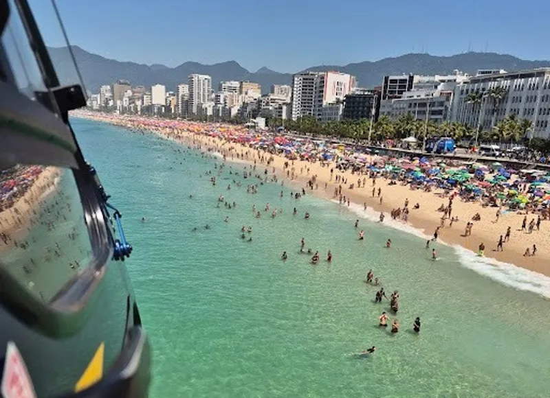 Praia do Arpoador | Imagens: Grupamento Aeromóvel da PMERJ