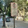 Foto de uma placa de carga e descarga na Rua Mariz e Barros, em Icaraí, ainda sem os novos horários | Foto: Portal Cidade de Niterói