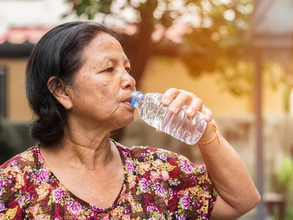 Esta é a maneira mais fácil de saber se você está tomando água na quantidade certa