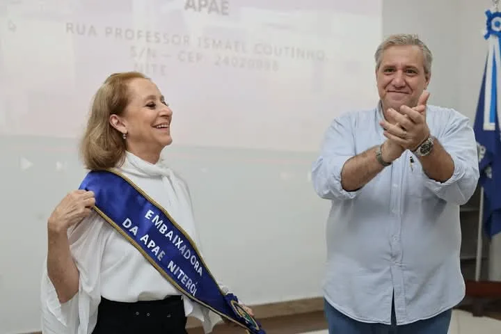 O presidente da Apae Niterói com a renomada bailarina Ana Botafogo, embaixadora da instituição | Divulgação