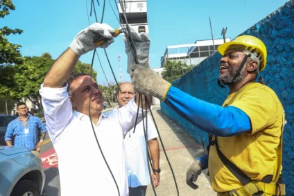 Prefeito Rodrigo Neves inicia o Cidade Limpa e Caça Fios na Região Oceânica | Foto: Lucas Benevides