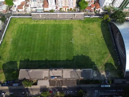 Campo abandonado do Estádio Caio Martins, em Icaraí, Zona Sul de Niterói. Foto: Divulgação