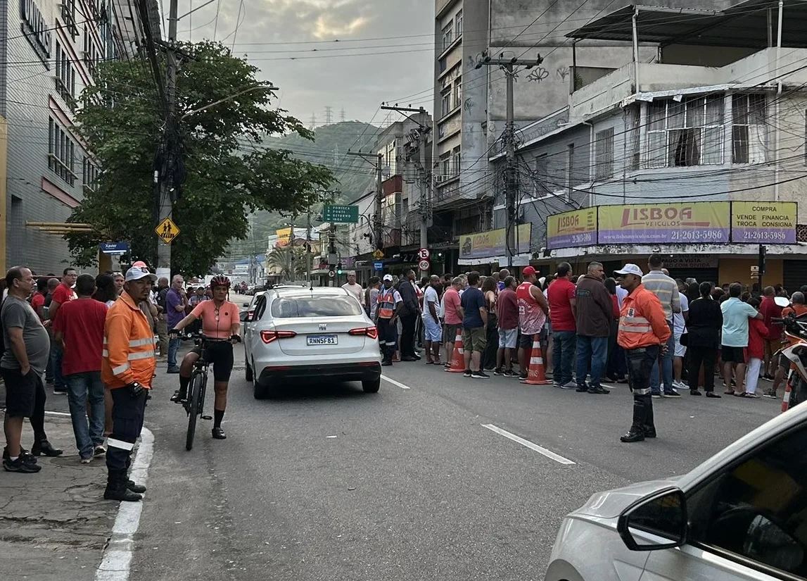 Rua Marechal Deodoro é parcialmente interditada para os festejos na Igreja de São Jorge, que realizou a alvorada para o santo, às 6h e continua com a programação. Foto: Nittrans Rua Marechal Deodoro é parcialmente interditada para os festejos na Igreja de São Jorge, que realizou a alvorada para o santo, às 6h e continua com a programação. Foto: Nittrans