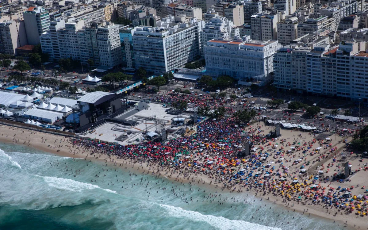 Praia de Copacabana nos preparativos mais cedo para o show de Lady Gaga neste sábado (3)
Foto: Alexandre Macieira/Riotur