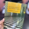 Durante o evento, será realizado o lançamento do livro “De Carpina a Niterói: uma trajetória de amor”, escrito por Miriam Rangel Rodrigues, fundadora da APADA Niterói. Divulgação