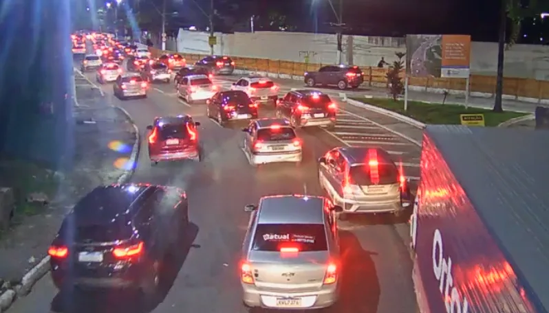 O trânsito é complicado no Túnel Roberto Silveira que liga Icaraí à São Francisco. Foto: 18h20. Nittrans O trânsito é complicado no Túnel Roberto Silveira que liga Icaraí à São Francisco. Foto: 18h20. Nittrans