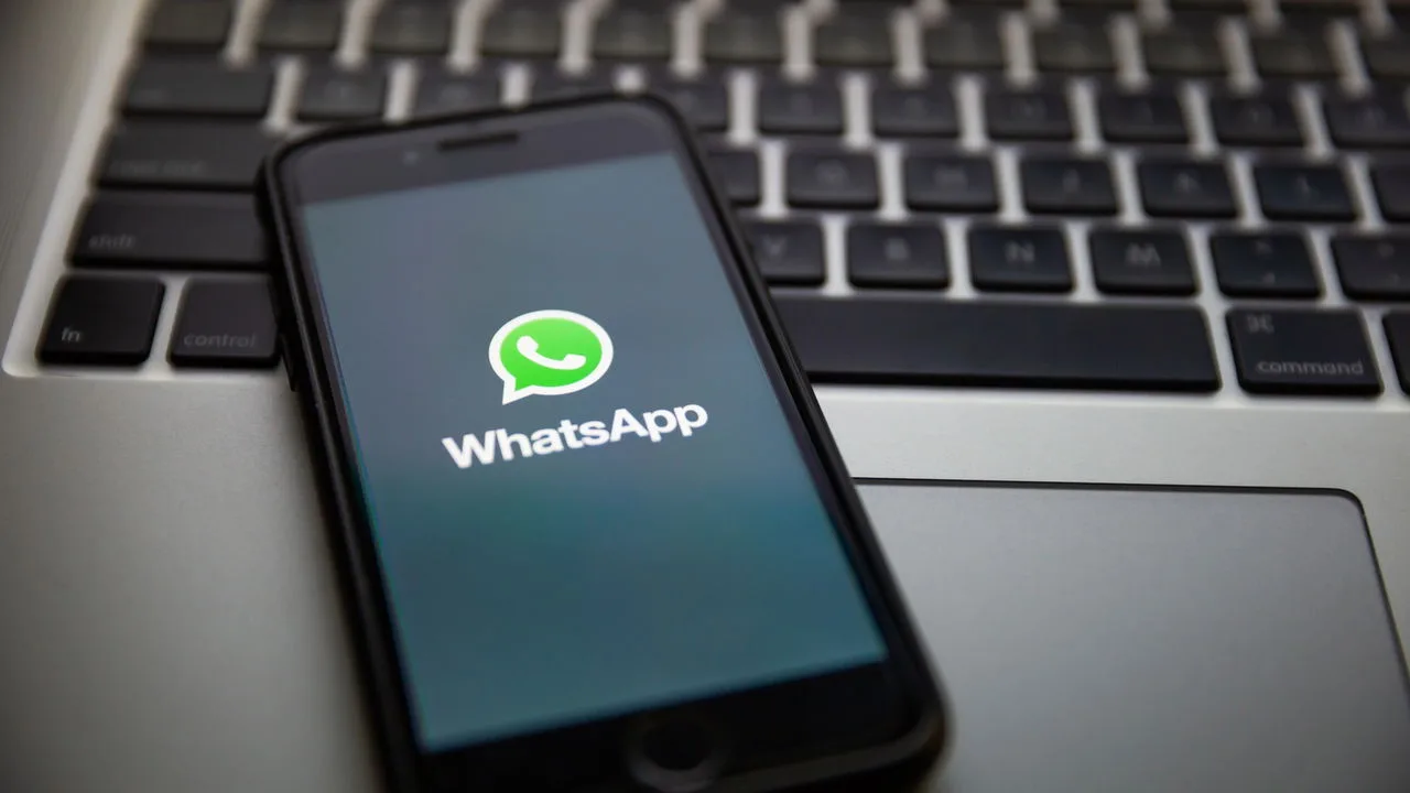 O que significa silenciar grupos do WhatsApp, segundo a psicologia