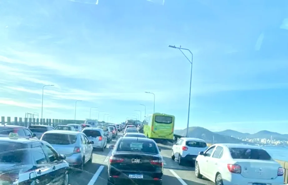 O trânsito está completamente afetado por volta das 8h20. Reprodução O trânsito está completamente afetado por volta das 8h20. Reprodução