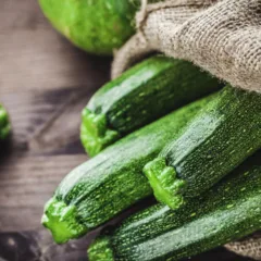 Como cultivar abobrinha em jardineiras suspensas