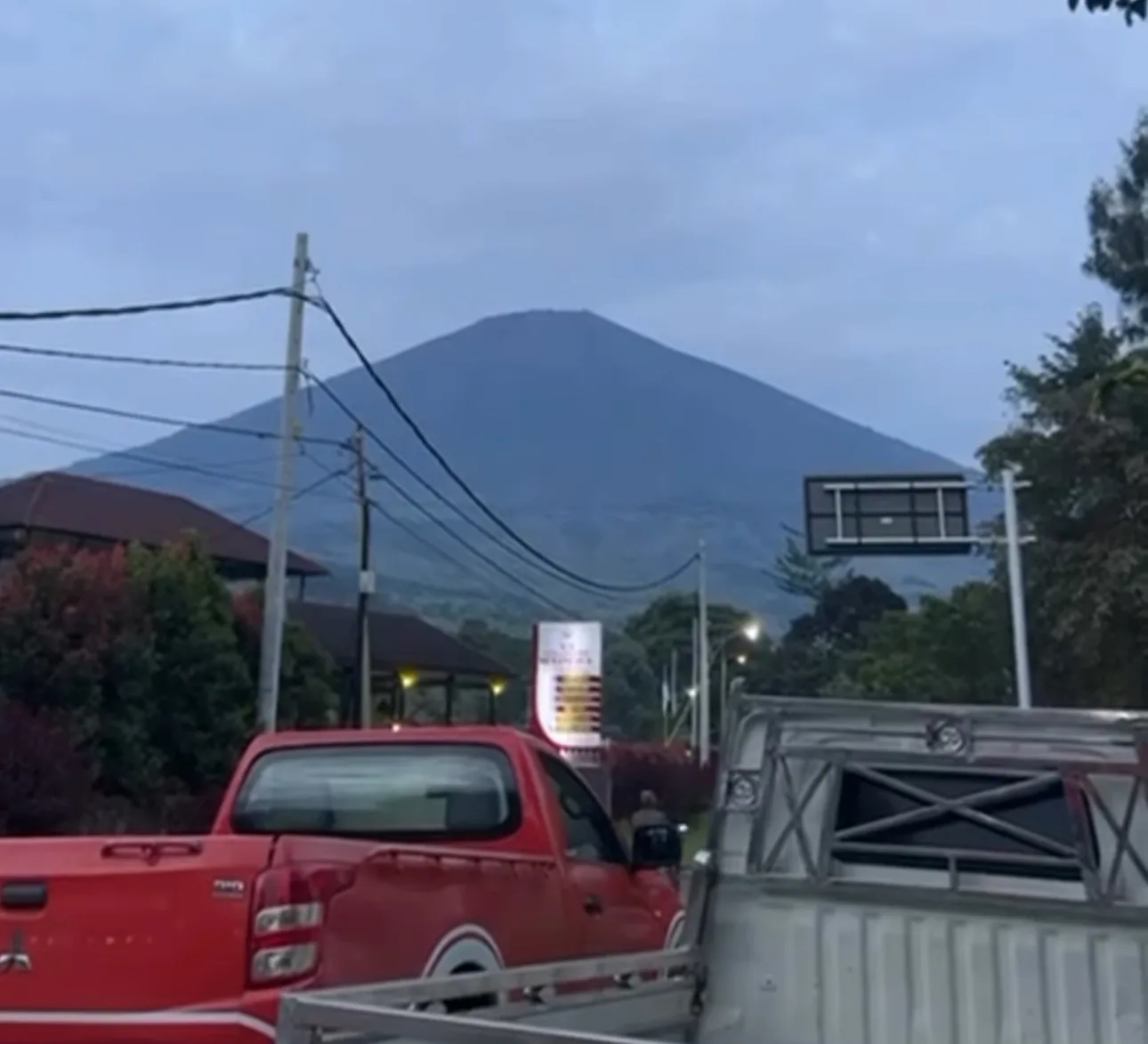Imagem registrada às 6h25 em Lombok. @resgatejulianamarins Imagem registrada às 6h25 em Lombok. @resgatejulianamarins