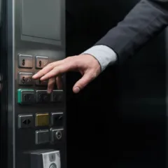 comportamento no elevador
