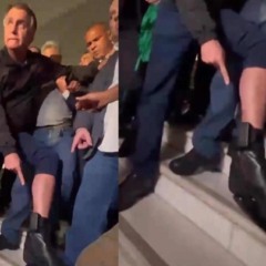 Jair Bolsonaro mostra tornozeleira eletrônica. Reprodução