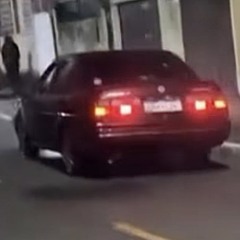 Carro onde a vítima foi baleada. Reprodução