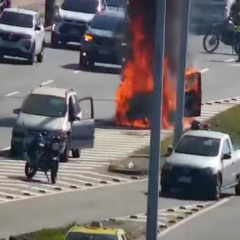 Motoristas se assustam com carro em chamas na Ayrton Senna