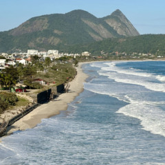 Praia de Camboinhas, na Região Oceânica de Niterói, interditada pela ressaca nesta quinta-feira (31) | Foto: cidadedeniteroi.com
