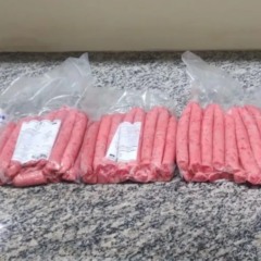 Niterói: homem é pego após tentar fugir com 50 kg de linguiça