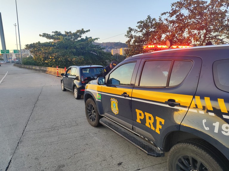 O condutor estava com a Carteira Nacional de Habilitação suspensa