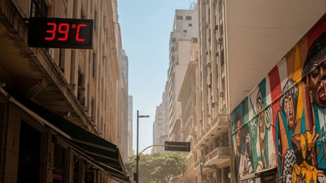 Alerta de calor extremo exige hidratação constante e ambientes bem ventilados Alerta de calor extremo exige hidratação constante e ambientes bem ventilados