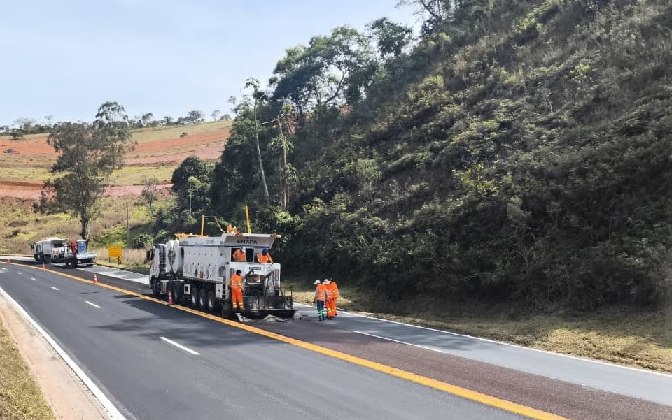 BR-040 entre BH e Juiz de Fora BR-040 entre BH e Juiz de Fora