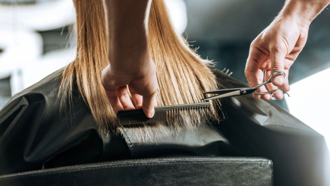 Seu rosto é redondo e este corte de cabelo