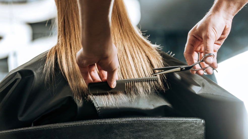 Seu rosto é redondo e este corte de cabelo