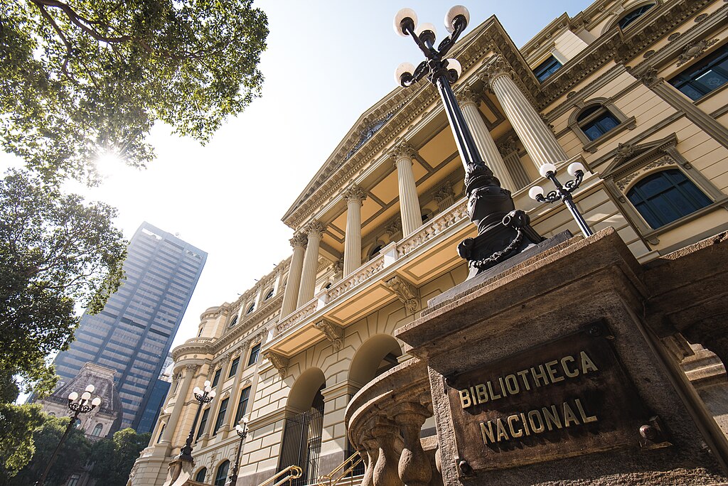 Biblioteca Nacional do Rio de Janeiro destaca-se como um dos maiores tesouros culturais do Brasil