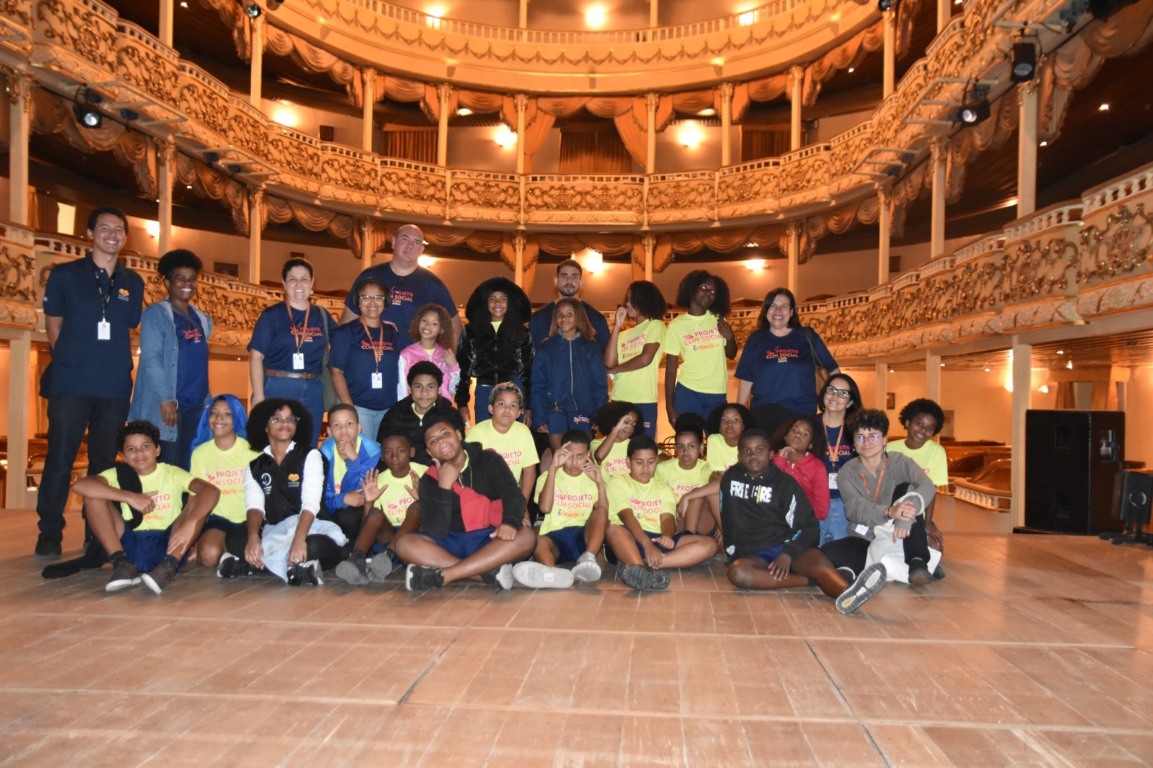 Alunos do projeto Clin Social