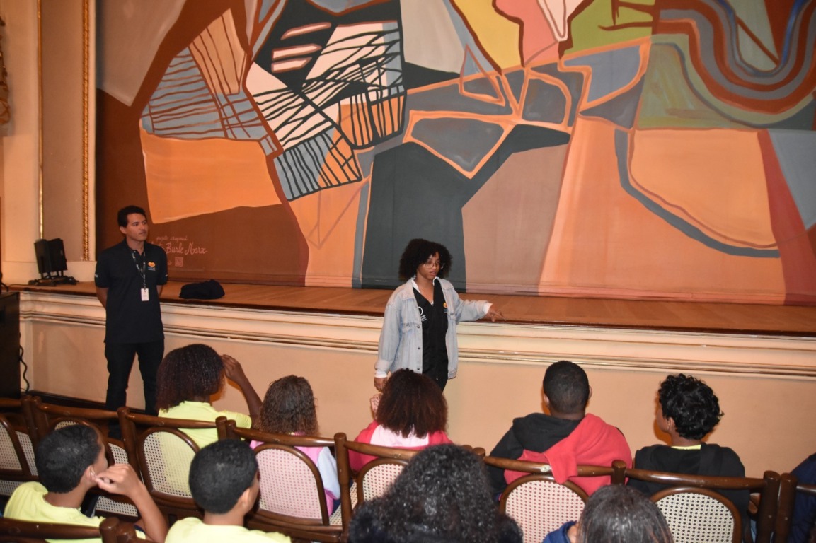 Alunos do projeto Clin Social