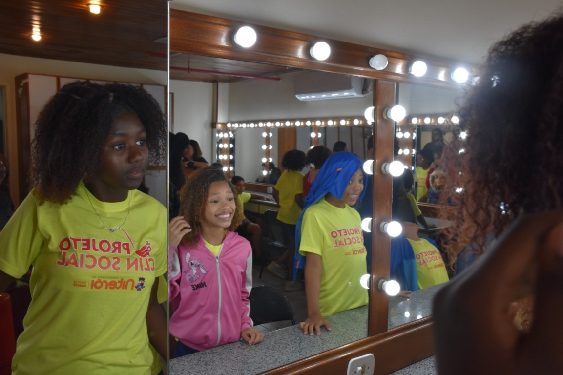 Alunos do projeto Clin Social