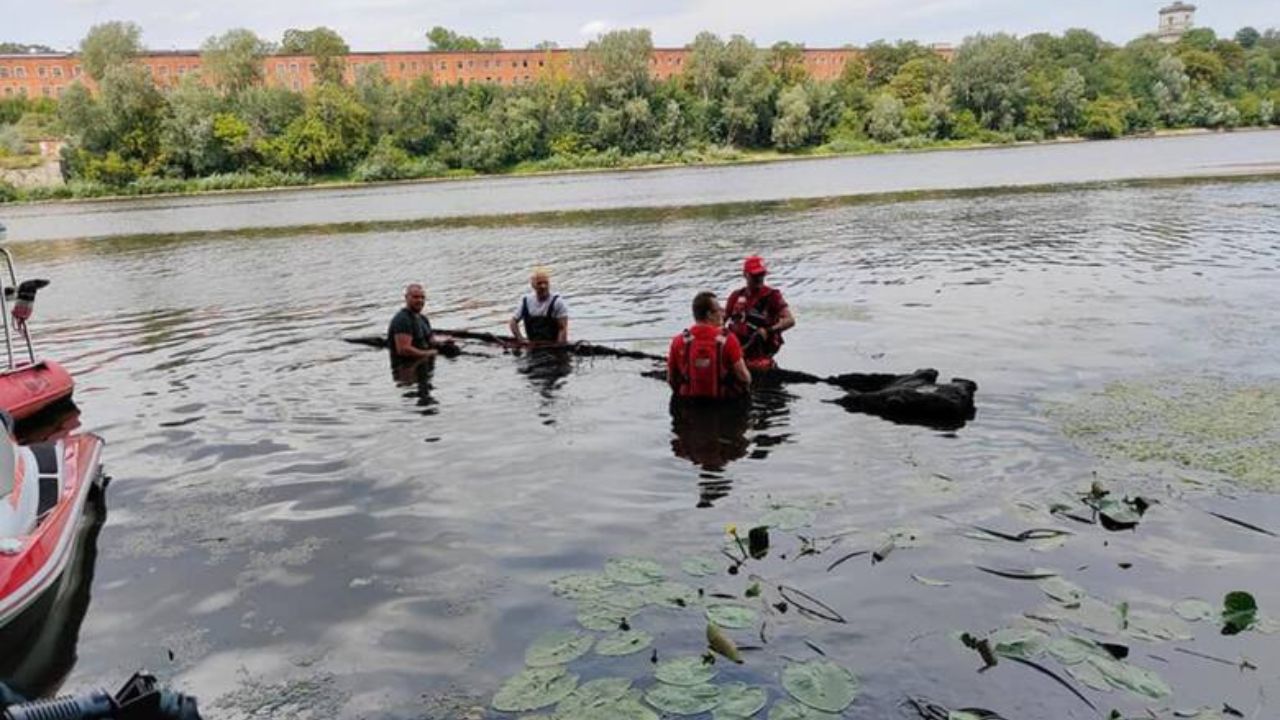 Relíquia de três séculos é descoberta por mergulhadores no rio Narew