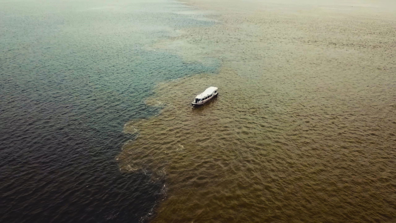 O Encontro das Águas é um dos fenômenos naturais mais marcantes do Amazonas e chama atenção de visitantes do mundo inteiro em Manaus