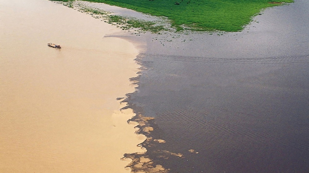 O Encontro das Águas é um dos fenômenos naturais mais marcantes do Amazonas e chama atenção de visitantes do mundo inteiro em Manaus