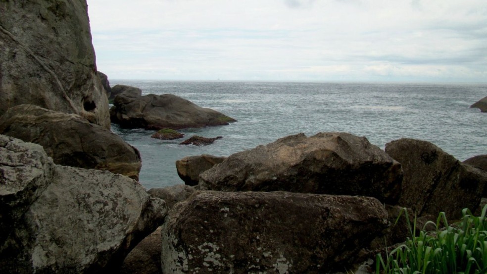 Turistas e moradores apaixonados por natureza encontram verdadeiros refúgios nas trilhas que levam a praias intocadas, ideais tanto para um banho refrescante quanto para fotos marcantes