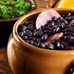 Comidas típicas cariocas vão das praias aos botequins