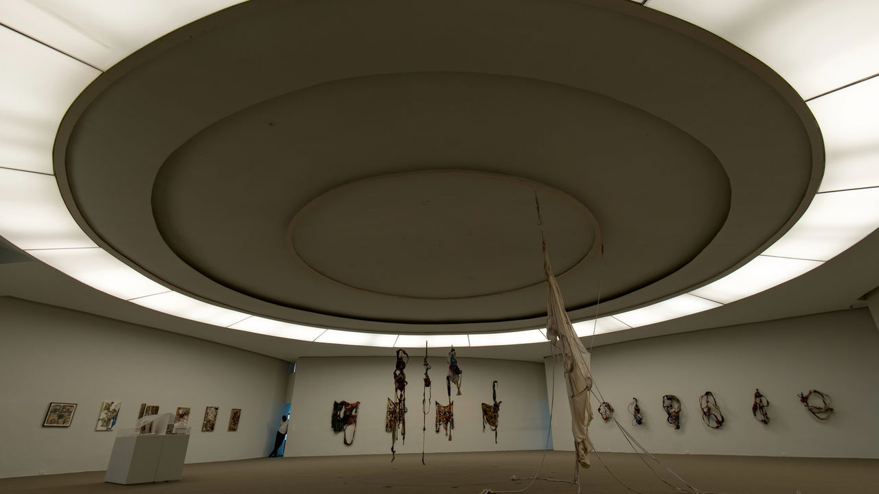 O Museu de Arte Contemporânea de Niterói se destaca como um dos cartões-postais mais icônicos do Rio de Janeiro
