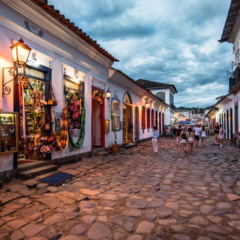 Cidade litorânea do Rio está encantando brasileiros com praias e cultura