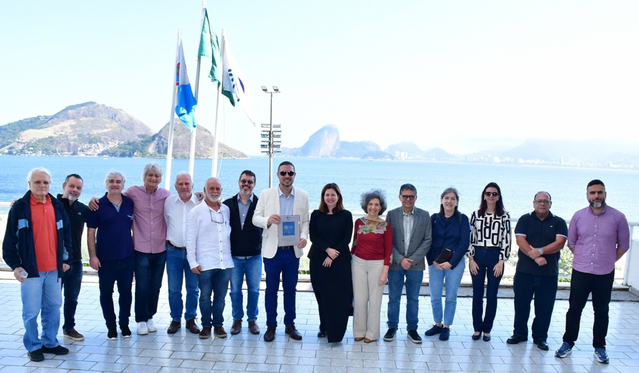 Representantes do Central e do IAB