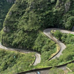 A Serra do Rio do Rastro é um dos roteiros turísticos mais icônicos do Sul do Brasil.
