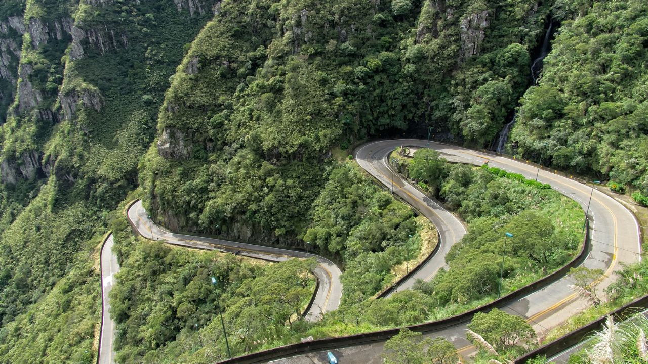A Serra do Rio do Rastro é um dos roteiros turísticos mais icônicos do Sul do Brasil.