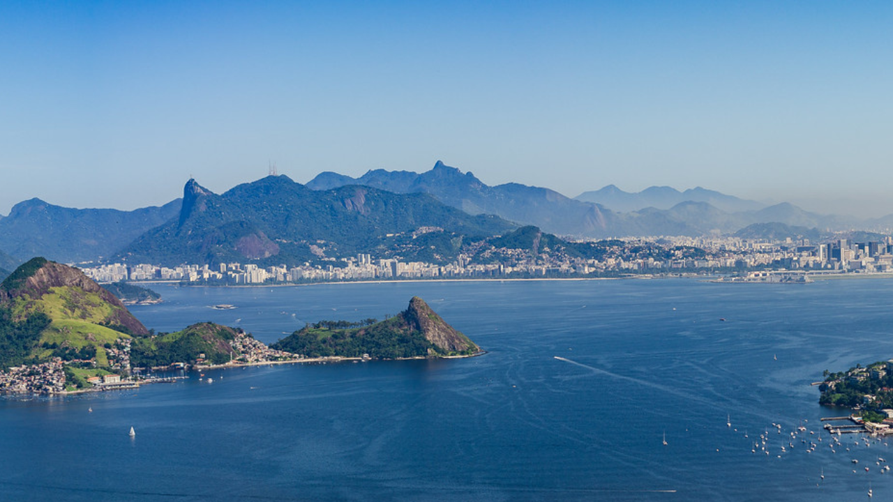 Explorar roteiros ao ar livre em Niterói garante experiências marcantes para grupos de todas as idades
