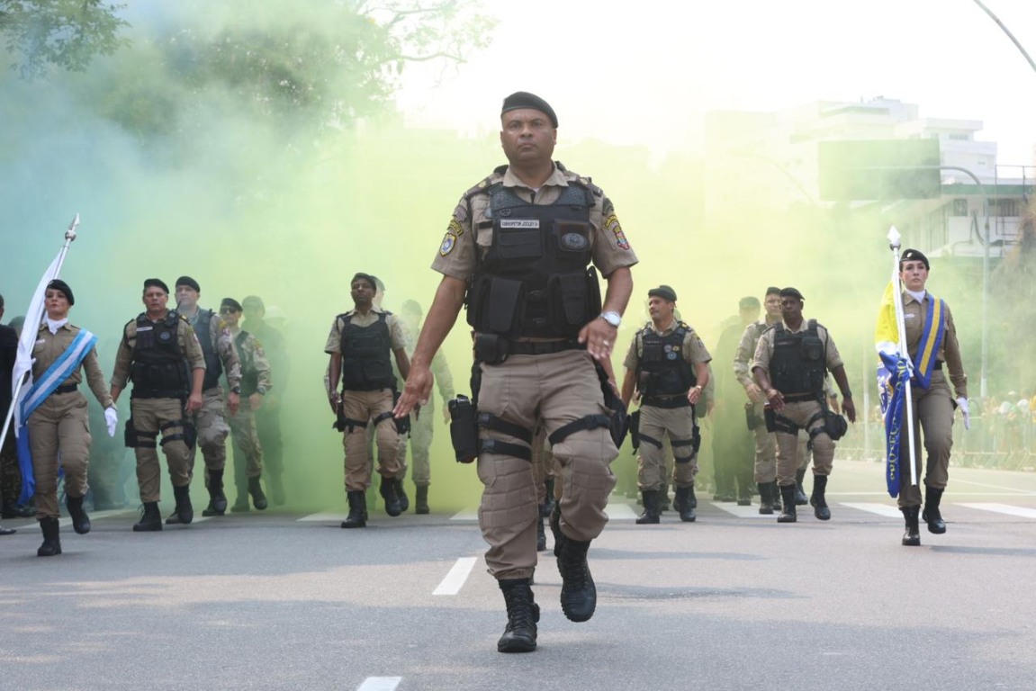 Desfile Cívico-Militar no 7 de setembro Desfile Cívico-Militar no 7 de setembro