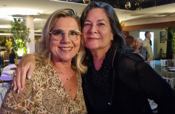 GARÇOM CAIXA ALTA