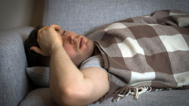 O que significa sonhar com quedas segundo a psicologia?